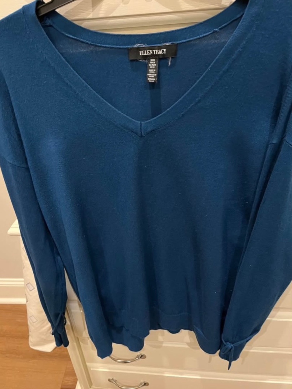 Ellen Tracy teal v-neck sweater size medium
